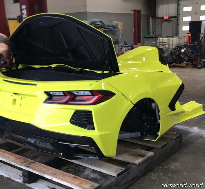 Почему идеально новые Corvette разрезают пополам при помощи гаражного инструмента | Carscoops